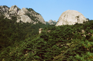 The ‘granite giants’ of the Kŭmgangsan (Diamond Mountains) in North Korea, 1989. Courtesy: Ute Friedrich